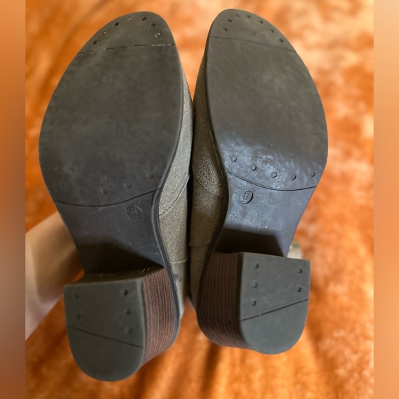 Cathy Jean booties - Picture 4 of 4